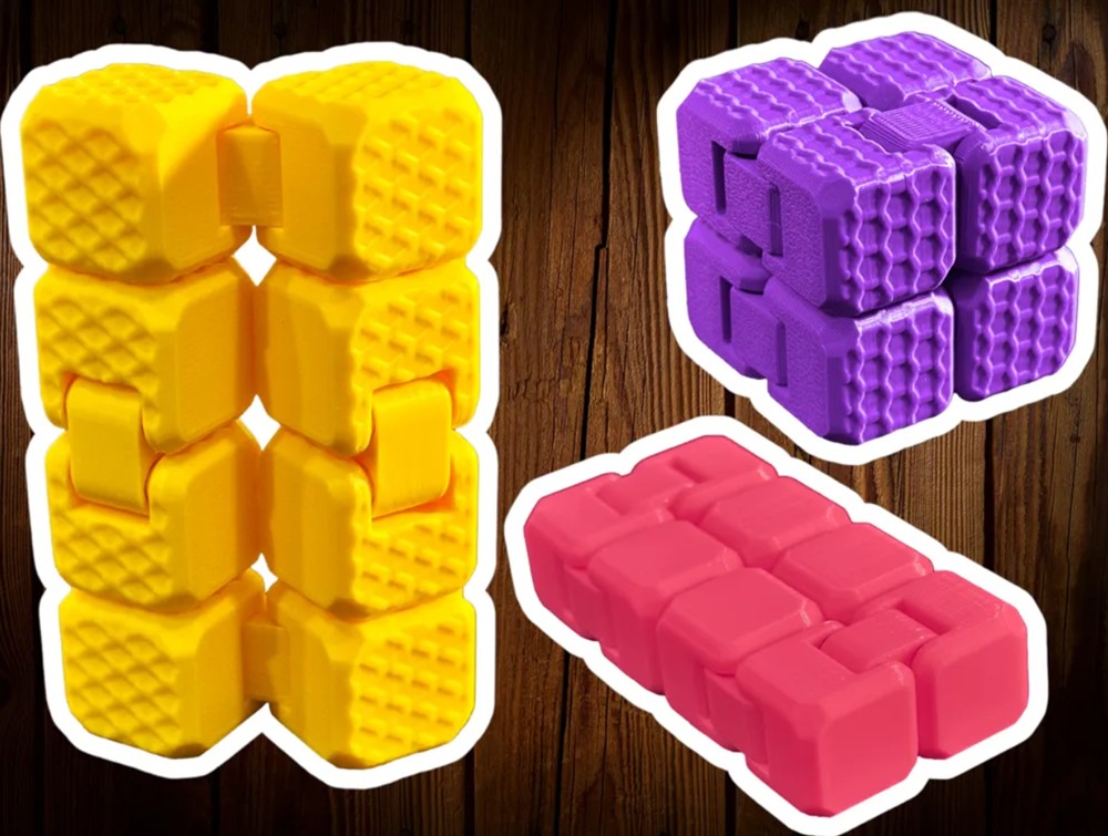 Cubos articulados amarillo, morado y rosa