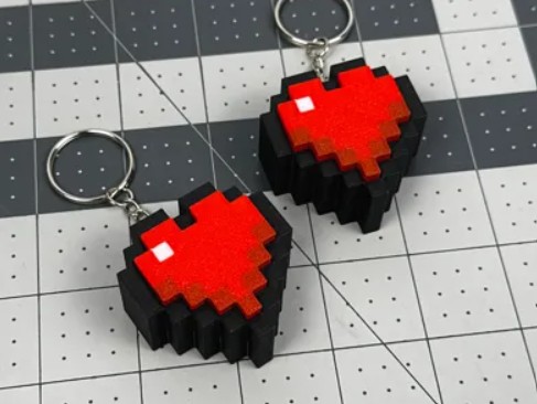 Llaveros de corazón pixelado rojo y negro